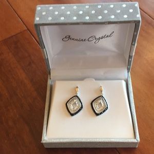 CRYSTAL PENDANT EARRINGS NWT